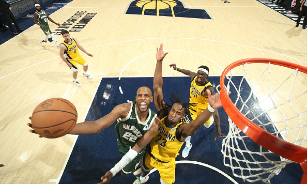 Turner’s 7 Three-Pointers Break Bucks’ Defense as Pacers Take Commanding Lead